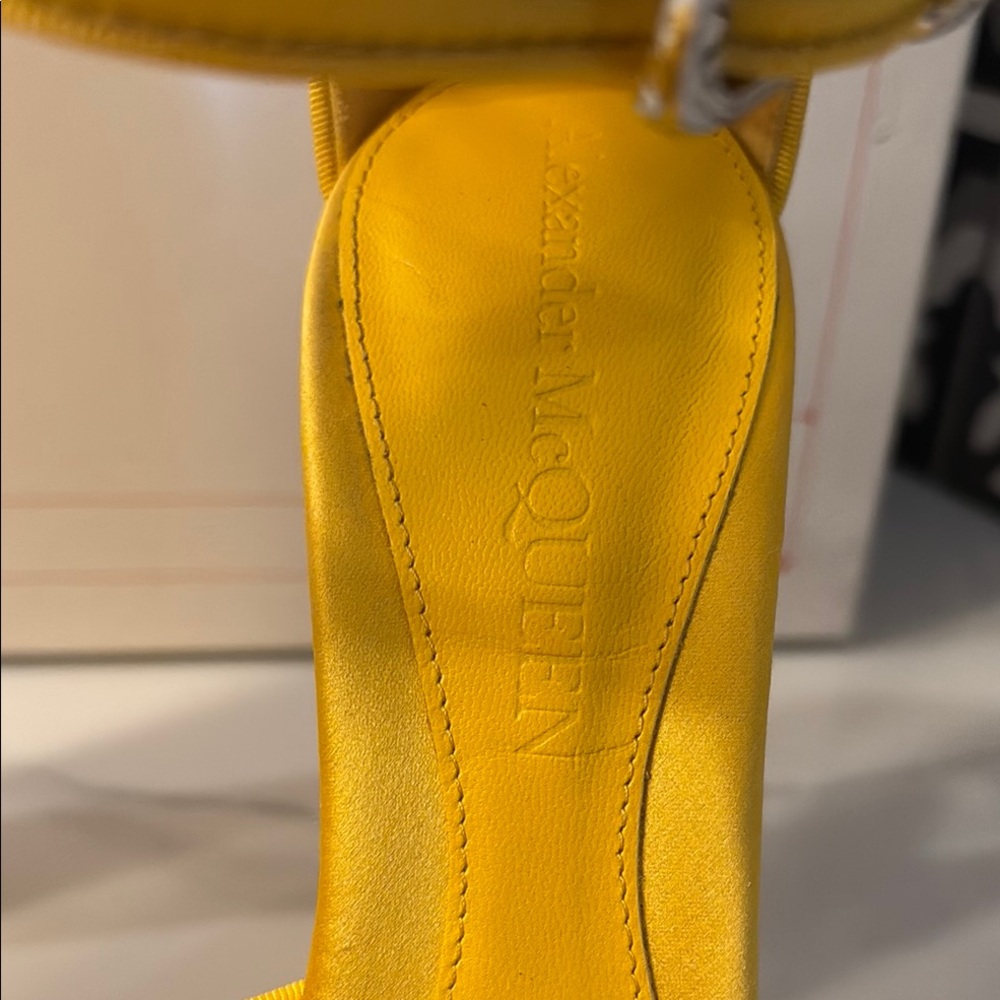 In box like new Alexander McQueen sunflower 🌻 Yellow Women's platform Sandals 39 - Picture 5 of 14
